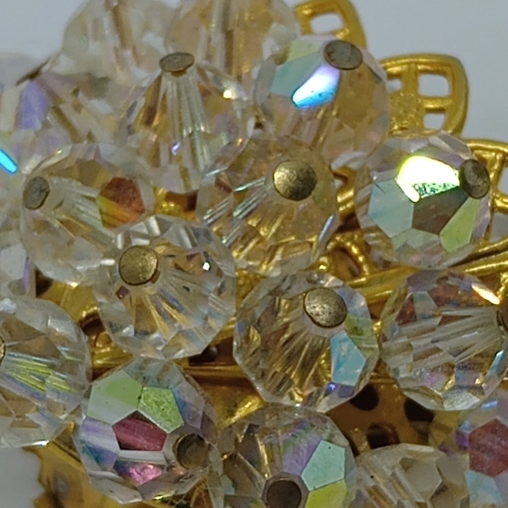 * vintage Laguna AB crystal cluster gold tone clip on earrings - Picture 4 of 7